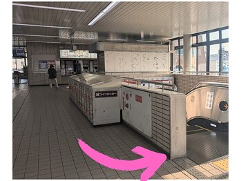 ブリティッシュロゼ/【徒歩2】山側の階段を降ります