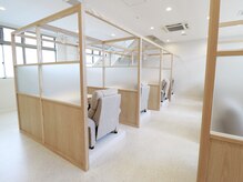 ディーネイル(DEE nail gifu)の雰囲気（広々としたこだわりの店内には開放感ある半個室多数。）