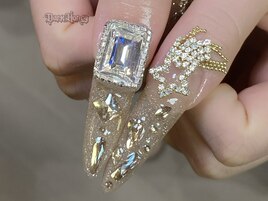 ゴールドストーンで華麗な指先