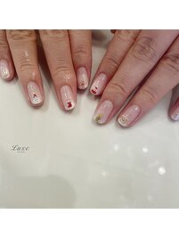 小さな手描きのクリスマスネイル