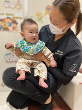 ふくなが接骨院/お姉さんに抱かれてご機嫌♪