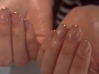 アクアネイル(AquA Nail)の写真/指先から美肌を叶える、洗練されたシンプル。肌に寄り添うカラーMIXで、上品な大人のこなれ感を演出。