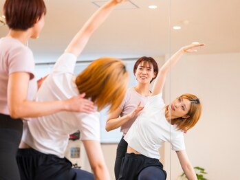 エミライズ 天王寺店の写真/【肋骨の開きを閉じて美しい美くびれ作り】理学療法士/国家資格保持インストラクターによる丁寧な指導◎