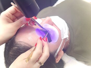 ミントラッシュ 福岡天神店(Min te Lash)の写真/朝活！お仕事帰りでも♪圧倒的な持続力【LEDエクステ】なら装着後すぐに濡れてもOK◎