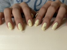 ロー(LOWE)/レモンカラーネイル