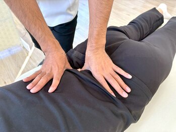 ここはな整体院の写真/何をしても続く腰の辛さは当店にお任せ◎骨格矯正で歪みを改善し慢性的な腰痛を解消！健やかな毎日を応援♪