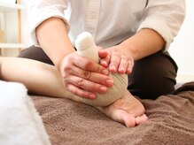 セラピールームやどり木の雰囲気（ハーブボールやハーブテント等、自然の力で巡るからだへ。）