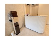 アイモア 多治見店(eye mor.)の雰囲気(ウォーターサーバー完備☆ご自由にお飲みいただけます!)