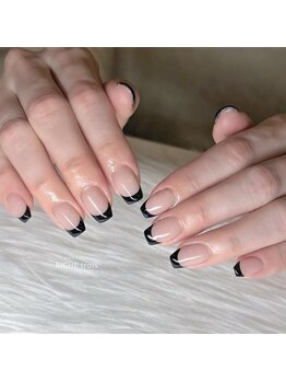 リッシュ トロワ(RICHE trois)/王道黒フレンチネイル