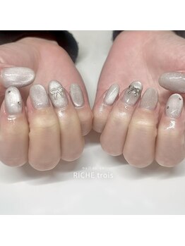 リッシュ トロワ(RICHE trois)/微粒子グレーマグネットネイル♪