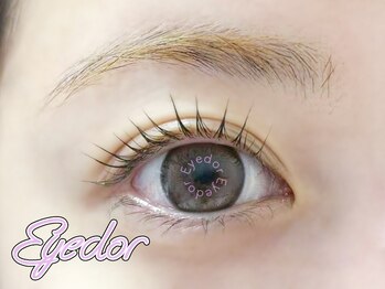 アイドル(Eyedor)/目元が自然に明るい印象に