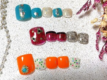 ブライト ネイル スペース 恵庭(Bright Nail Space)の写真/足元から夏準備★フットスチーム＆丁寧なケア付♪色チェンジOKの上品シンプルネイル