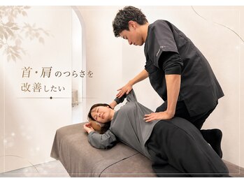 アライメントトウキョウ 表参道(Alignment TOKYO)の写真/デスクワークでの首・肩こりを改善に導きます。国家資格、難関資格保有者が行う本格美容整体でお悩み改善！