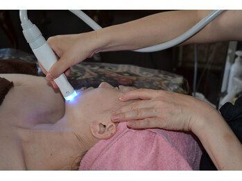 アーユルヴェーダアンドアロマエステ アユス(AYUS)/小顔★ラジオ波フェイシャル