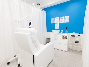 ホワイトニングカフェ 相模大野店(WhiteningCafe)の写真/初めての方でもスタッフが丁寧にご説明いたします★お友達・カップル・親子でのペアのご来店も可能♪