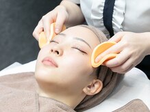 「リッチクレンジング洗顔」で肌表面の汚れを落とし、血行促進とターンオーバーの乱れを整えます