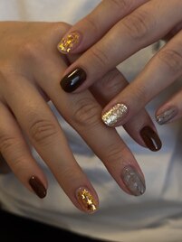 ブラウン×ゴールドで秋ネイル