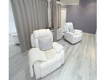 レイアイラッシュサロン 研究学園店(Ray Eyelash Salon)の雰囲気（半個室のリクライニングソファー完備◎）