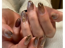 ブラウン、キラキラネイル
