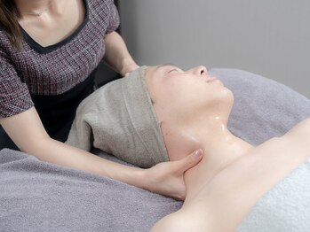 レーヴ アヴニール(Reve Avenir)/フェイシャル時の首肩マッサージ