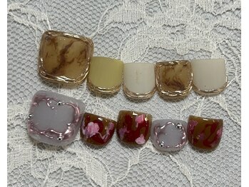 ネイル ブーマー(Nail BOOMER)の写真/【おすすめフットネイル】秋向けて足元も華やかに可愛くしませんか♪豊富なカラーをご用意◎