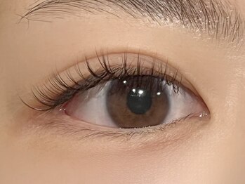 パキラ(Pachira)の写真/【自然な仕上がり】まつ毛ケアしながら理想の目元に★自然なカール感で朝のメイクの時短にも♪