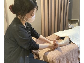 ほぐしの心 鷺沼駅前店の写真/足裏～ふくらはぎにかけてじっくり施術することで、むくみや疲れをスッキリ解消！ほぐしとのセットもお薦め