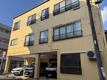 ココデシカ 押上店(coco-desika)/黄色の建物３階が当サロンです