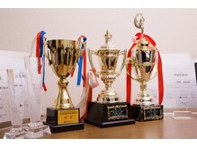 数々のまつ毛エクステコンテントに受賞した講師から直接指導！