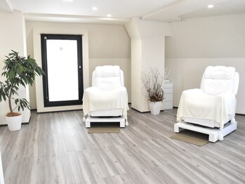 アイスタイル リリーフ(Eye Style Relief)/明るく広々として店内