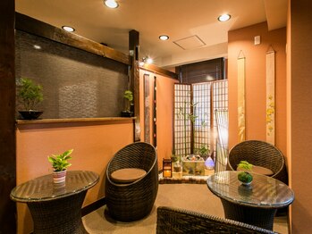 癒の間ゆるり 赤羽店/ゆとりあるエントランス