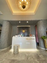 ラジェニアテンアンズ(Rajeunir 10 ans)/受付