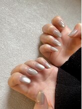 クレイン(Crane)/艶マグネットネイル