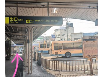 ブリティッシュロゼ/【徒歩3】バスロータリーを直進