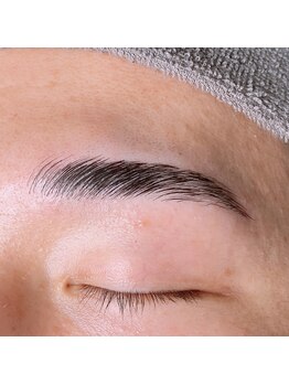 ラシク ベル(Lashiku Belle)/アイブロウリフト