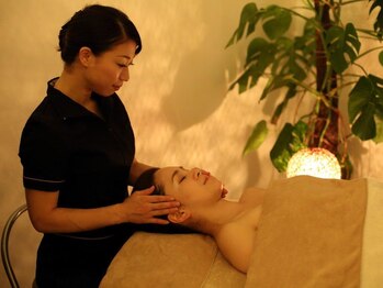 小顔リフトアップフェイシャルサロン ロータス(lotus)/間接照明のなかリラックス