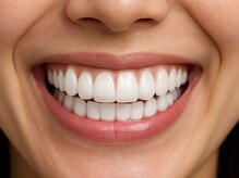 自然で上品な白さを追求。自信あふれる理想の笑顔を。