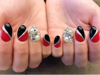 プラハネイル(+HER 美甲)/バイカラー×埋め尽くし