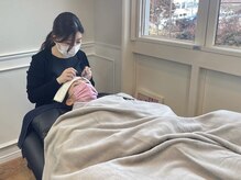 リクライニングチェアでリラックスした時間をお過ごし下さい[眉/眉毛/アイブロウ/ハリウッドブロウリフト]