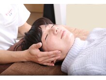 医心接骨院の雰囲気（お顔と全身の状態をしっかりとカウンセリング！）