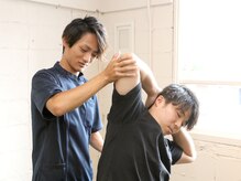 ラフテル整骨院の雰囲気（身体の状態を知っていただくための丁寧な説明を心がけています！）