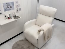 春日井まつげ/リクライニングチェア