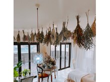 ダリ(Dali)の雰囲気（サロン内から太平洋が望める開放感溢れる雰囲気となってます。）