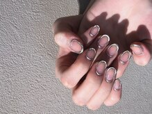 スリーラッシュ エルフネイル(threelash elf.nail)/ニュアンス囲みネイル