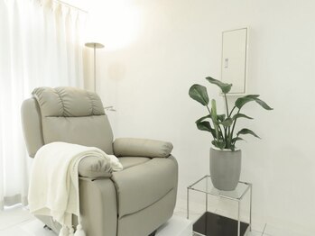 ミディ(MIDI)の写真/完全個室あり≪平日がお得☆フラットラッシュ120本￥6100≫もちの良さ◎スピーディーかつ丁寧に仕上げます!