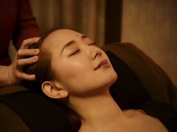 130°の癒し 大阪豊中本店の写真/頭が軽くなる究極の癒し"温かっさ×ヘッドマッサージ"体圧分散に優れた130°の体勢での施術はまさに格別♪