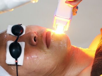 アンパリス(un pas-lis)の写真/痛みの少ない＜ルミクス脱毛＞導入店！最新「ルミクスA9脱毛機」で、ヒゲ・全身脱毛もスピーディ＆低刺激！