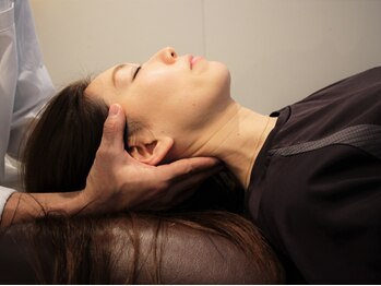 大阪カイロプラクティックセンター/頭痛の原因？！首のこりも◎