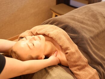 マナリンパ(Mana)/鎖骨流してフェイスランスッキリ