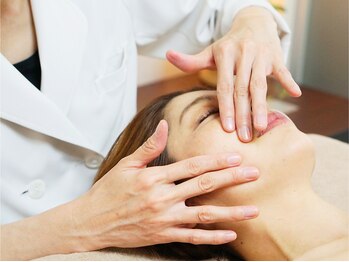 リクラ(Reclat)の写真/【小顔も美肌も欲張りさんに】若々しいリフトアップ小顔モンテ矯正×美肌ハーブケアの相乗効果で根本改善!